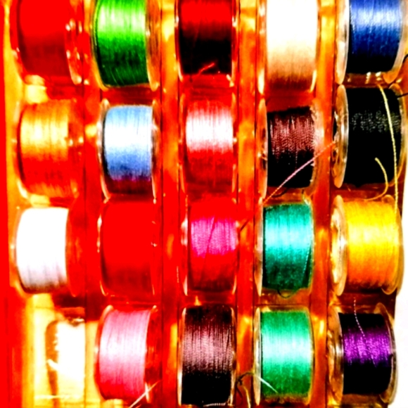 As Seen On Tv - Handy Stitch Portable Handheld Sewing Machine + 25 Extra Threads - Picture 2 of 10